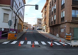Acceso a la carretera de Campillo cortado desde Filiberto Villalobos en Guijuelo.