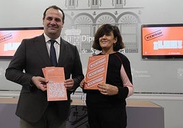 El diputado de Cultura, David Mingo, y la presidenta de la Asociación Soy de la Cuesta, Lara Sánchez, en la presentación del Book Friday.