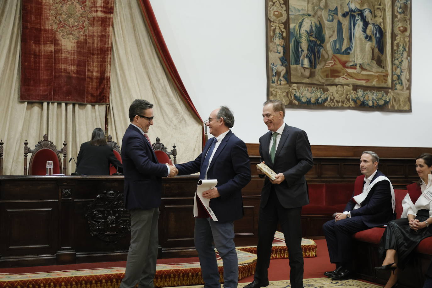 Alumni reconoce a sus nuevos socios de honor