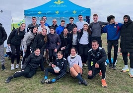 Componentes del Atlético Salamanca-Caja Rural en un cross de esta temporada.