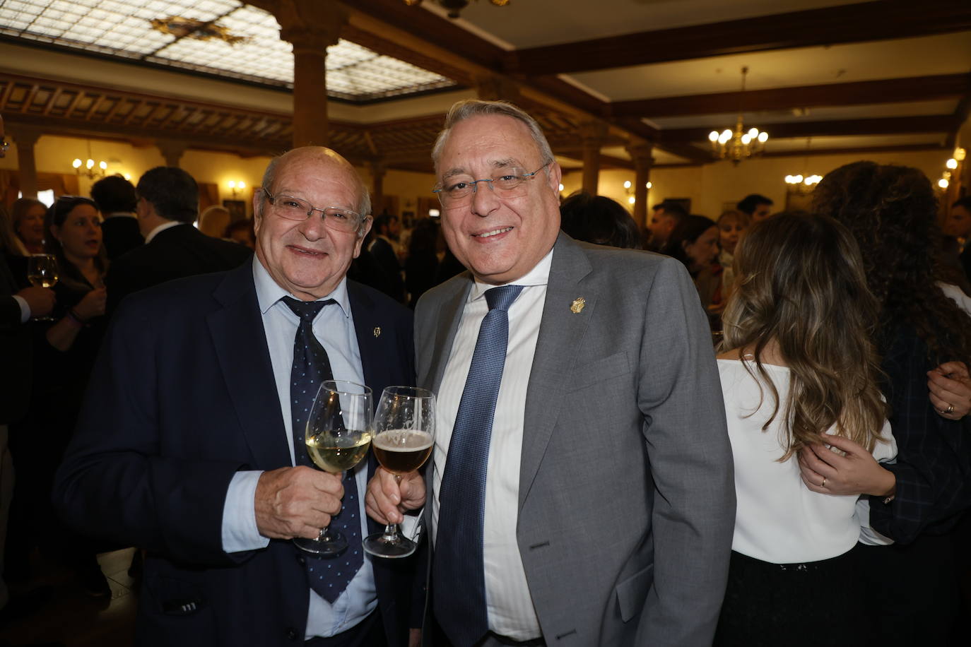 Veteranas y noveles en el gran día de la Farmacia salmantina