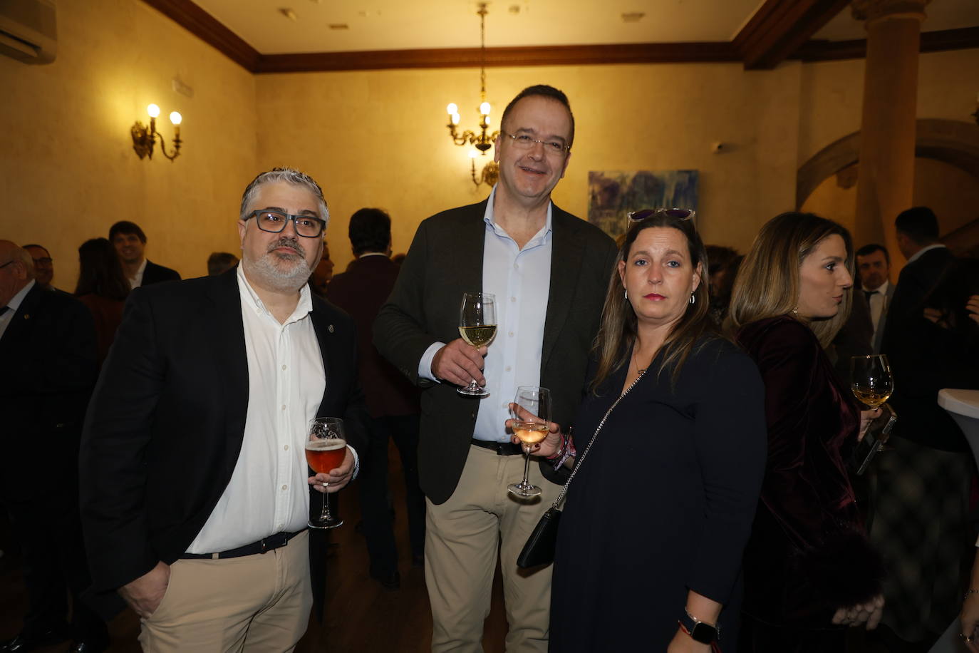 Veteranas y noveles en el gran día de la Farmacia salmantina