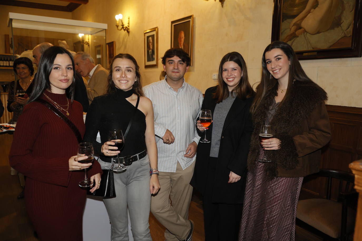 Veteranas y noveles en el gran día de la Farmacia salmantina