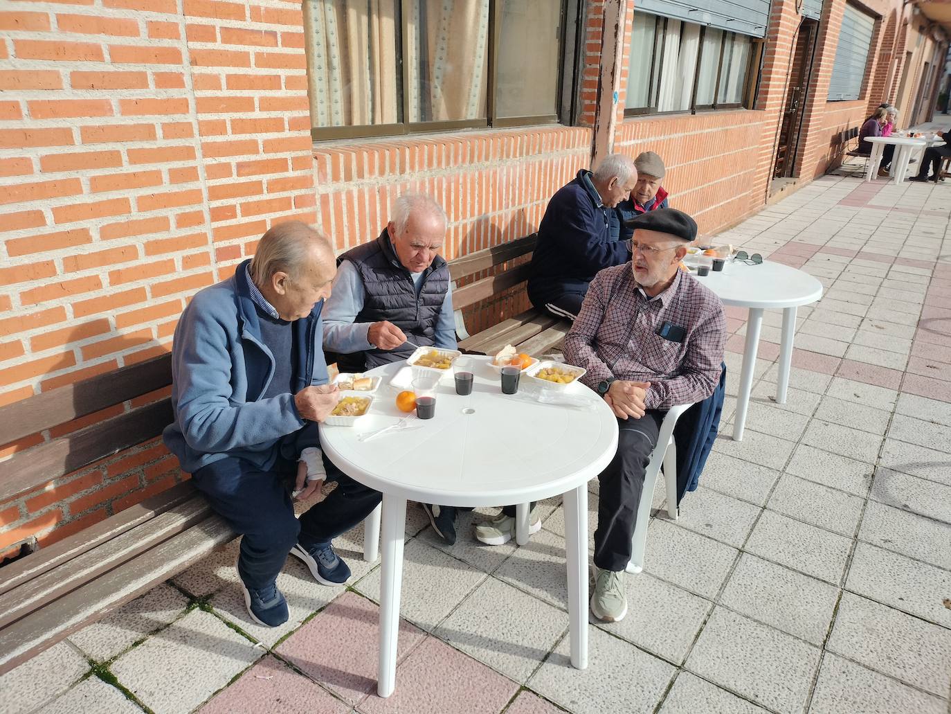 Linares de Riofrío disfruta de su jornada micológica pese al mal año de setas
