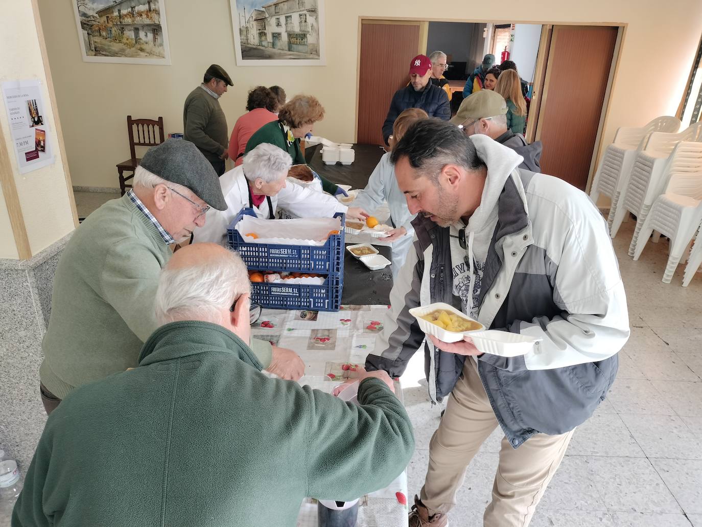 Linares de Riofrío disfruta de su jornada micológica pese al mal año de setas