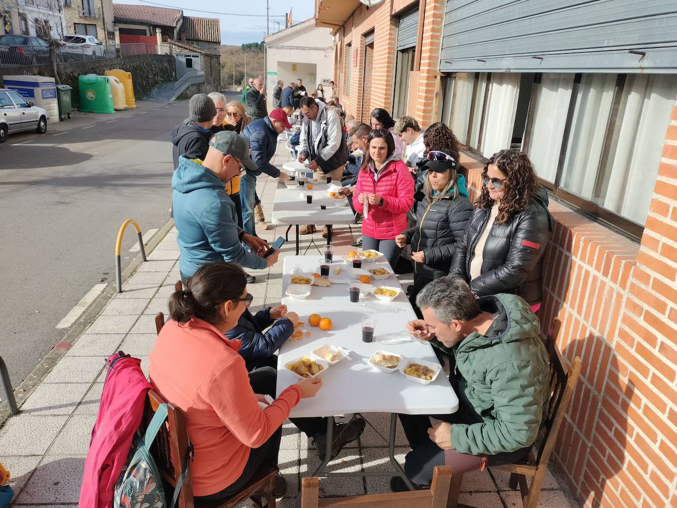 Linares de Riofrío disfruta de su jornada micológica pese al mal año de setas