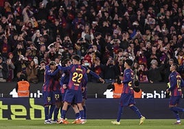 Los jugadores del Fútbol Club Barcelona, celebrando uno de los goles marcados ante el Athletic Club de Bilbao.