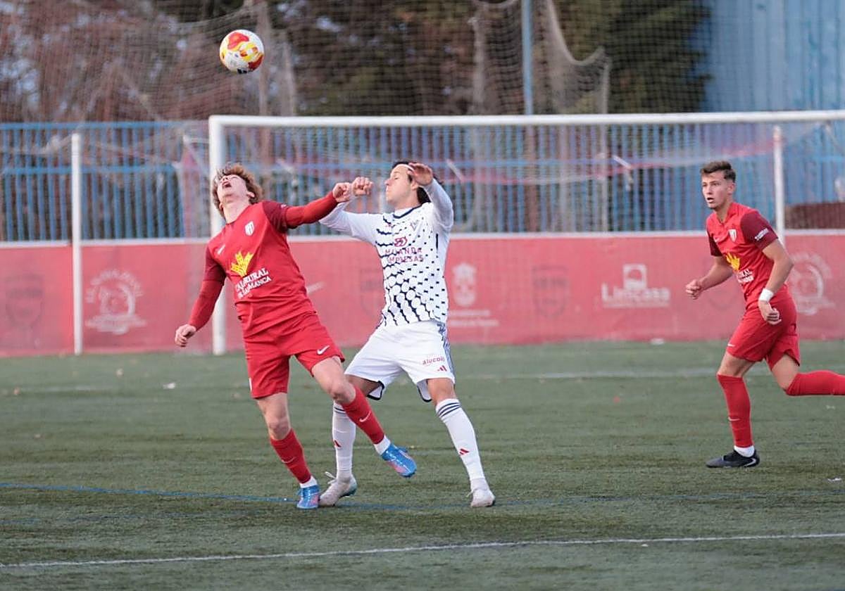 Imagen del partido que la Unión Deportiva Santa Marta ha disputado en la tarde de este sábado, 22 de noviembre, ante el Mirandés B.