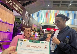 José Luis Sánchez, director de la Biblioteca de Peñaranda, da a conocer la biblioterapia en Caracas.