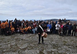 Asistentes a la última marcha del Festival de La Candela en la localidad de El Cerro.