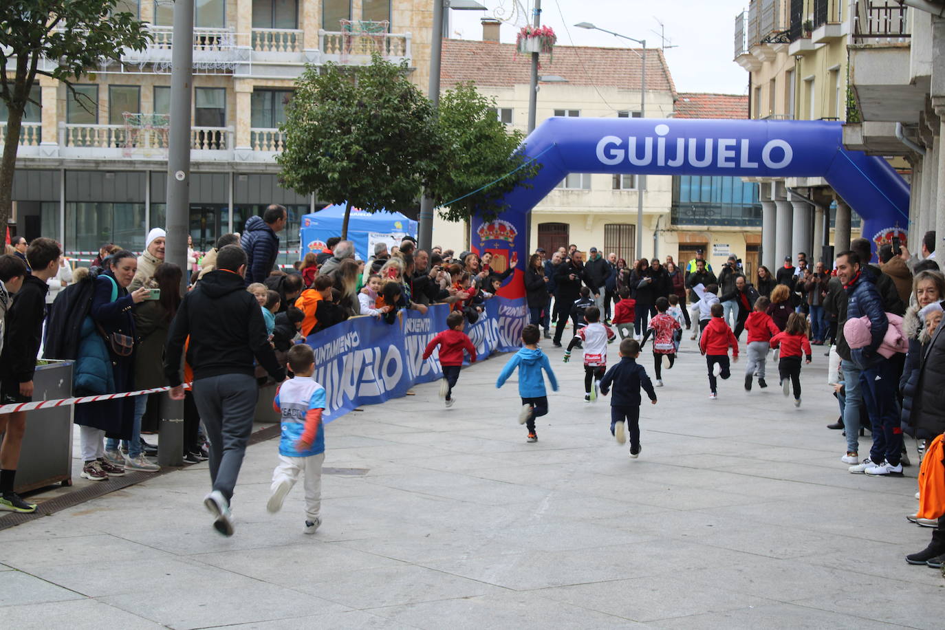 Guijuelo disfruta con su jamón velo más solidario