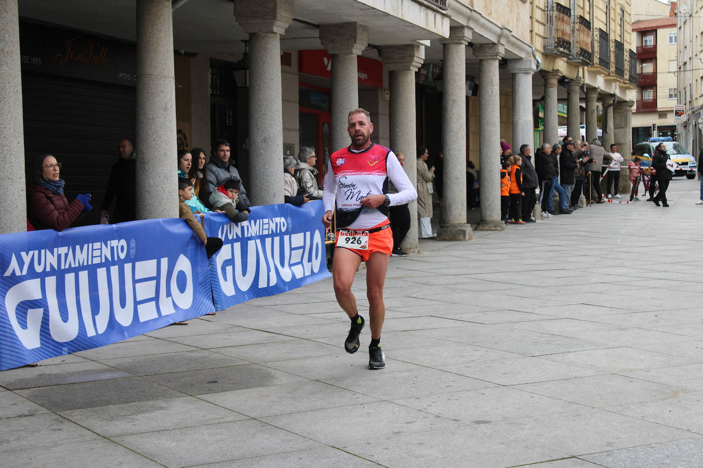 Guijuelo disfruta con su jamón velo más solidario