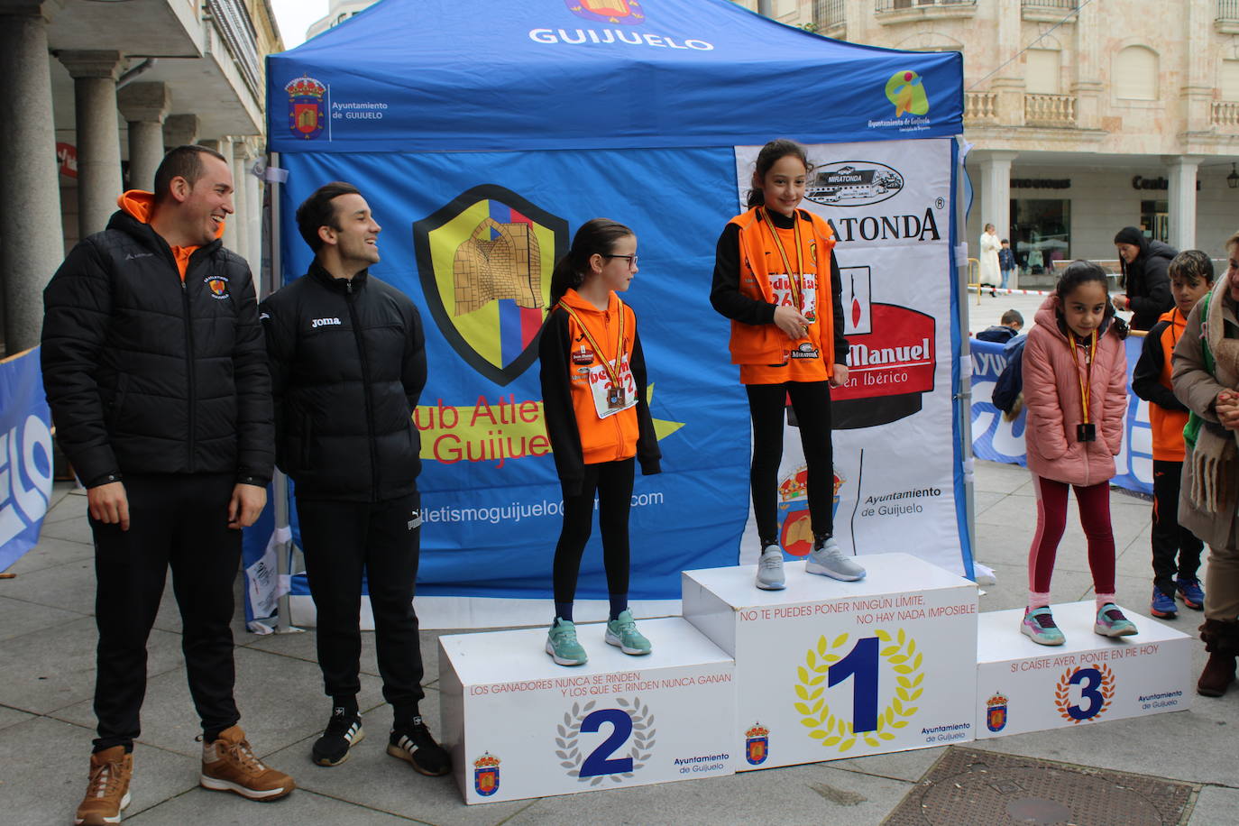 Guijuelo disfruta con su jamón velo más solidario