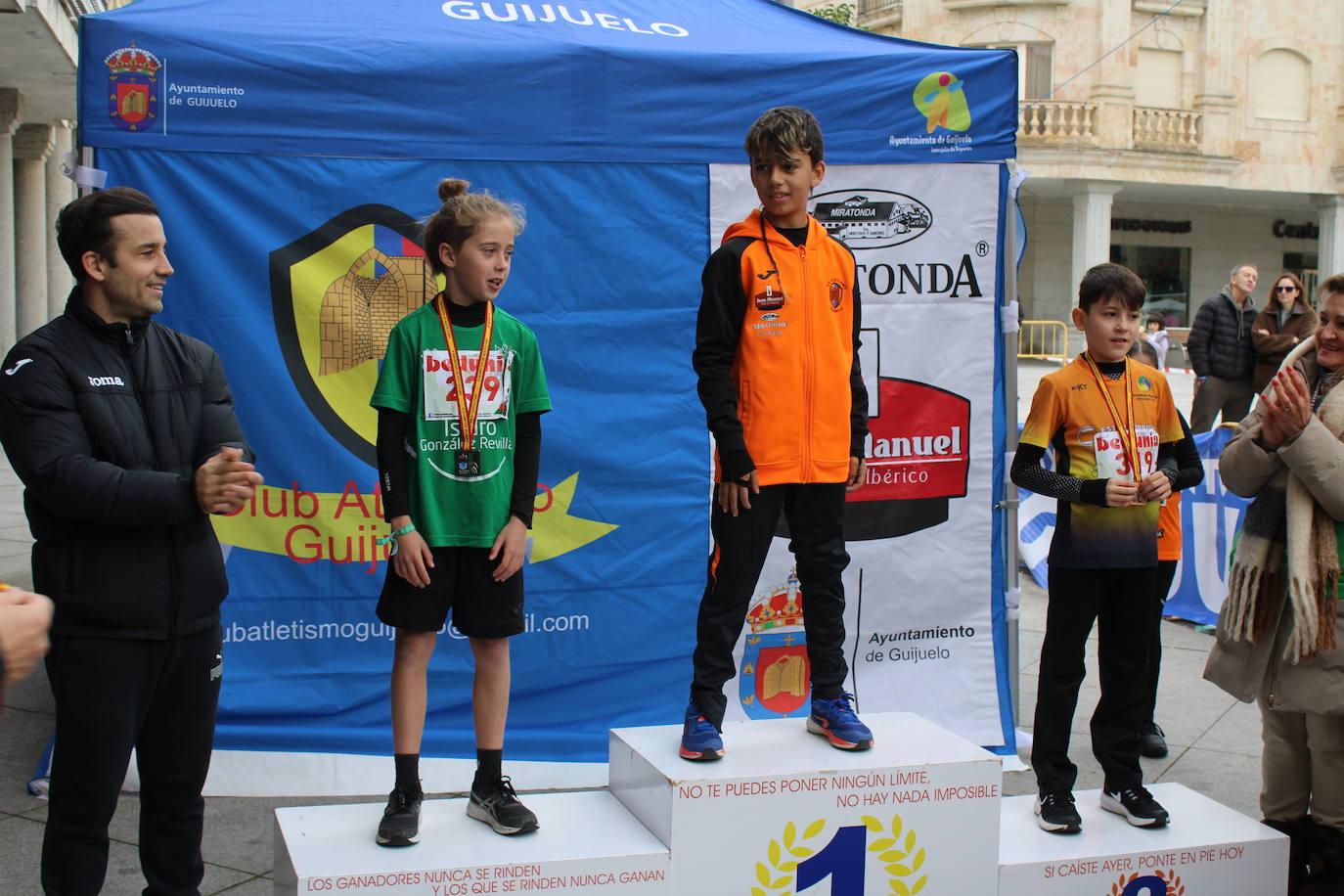 Guijuelo disfruta con su jamón velo más solidario