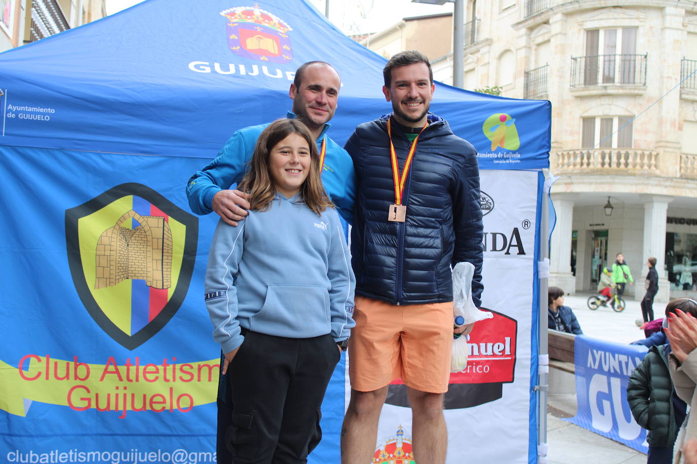 Guijuelo disfruta con su jamón velo más solidario