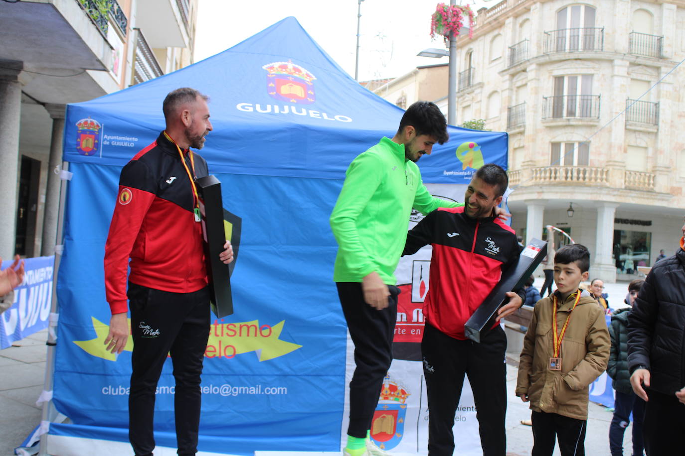 Guijuelo disfruta con su jamón velo más solidario