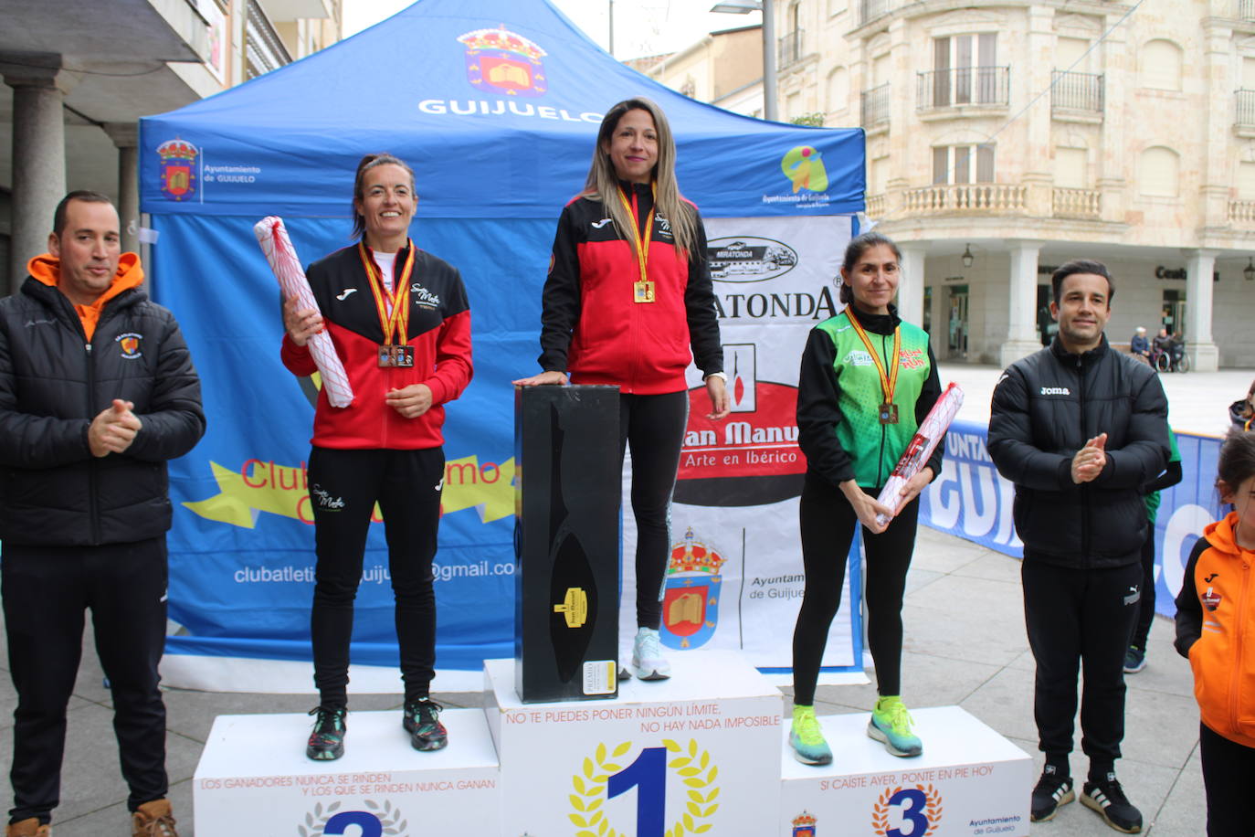 Guijuelo disfruta con su jamón velo más solidario