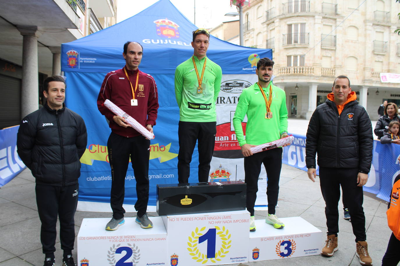 Guijuelo disfruta con su jamón velo más solidario