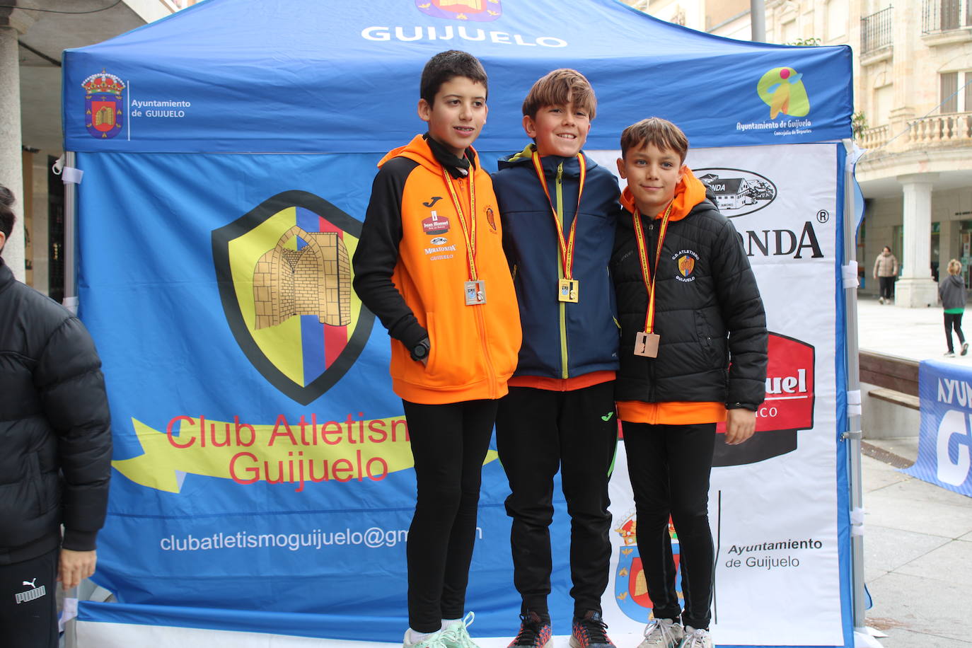 Guijuelo disfruta con su jamón velo más solidario