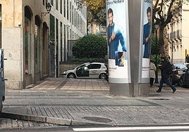 Un vehículo de la Guardia Civil accede al Juzgado de Guardia de Salamanca.