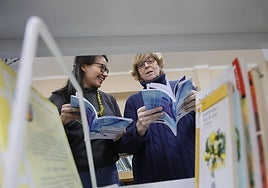 Elisabeth Manjarres, profesora de Antropología, y Mercedes Iglesias, una de las invisibles.