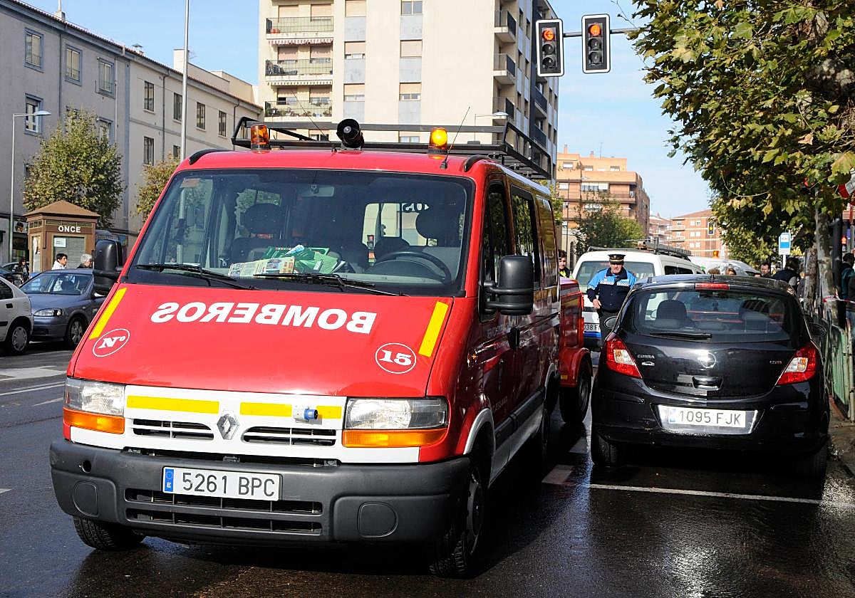 Bomberos, en otra intervención en la avenida de Villamayor.