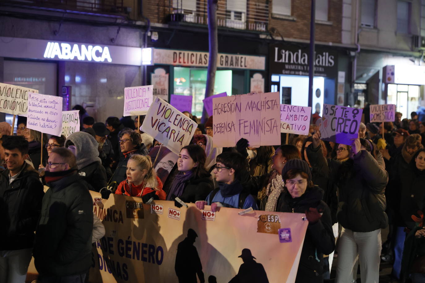 Por las que están y por las que faltan: un 25-N que multiplica el compromiso en Salamanca, en imágenes