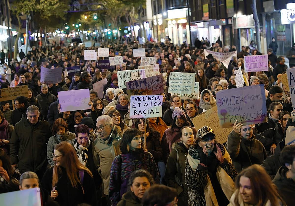 Por las que están y por las que faltan: un 25-N que multiplica el compromiso en Salamanca, en imágenes