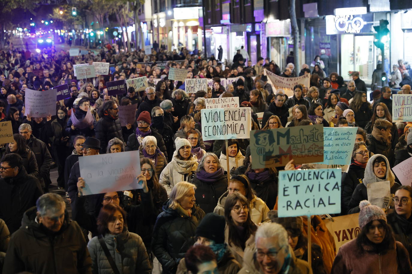 Por las que están y por las que faltan: un 25-N que multiplica el compromiso en Salamanca, en imágenes
