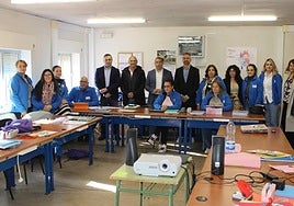 Los responsables institucionales visitaron a los alumnos y responsables de la AFE de Linares de Riofrío.