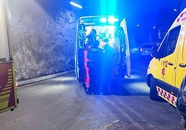 Dos ambulancias, en el lugar del incidente.