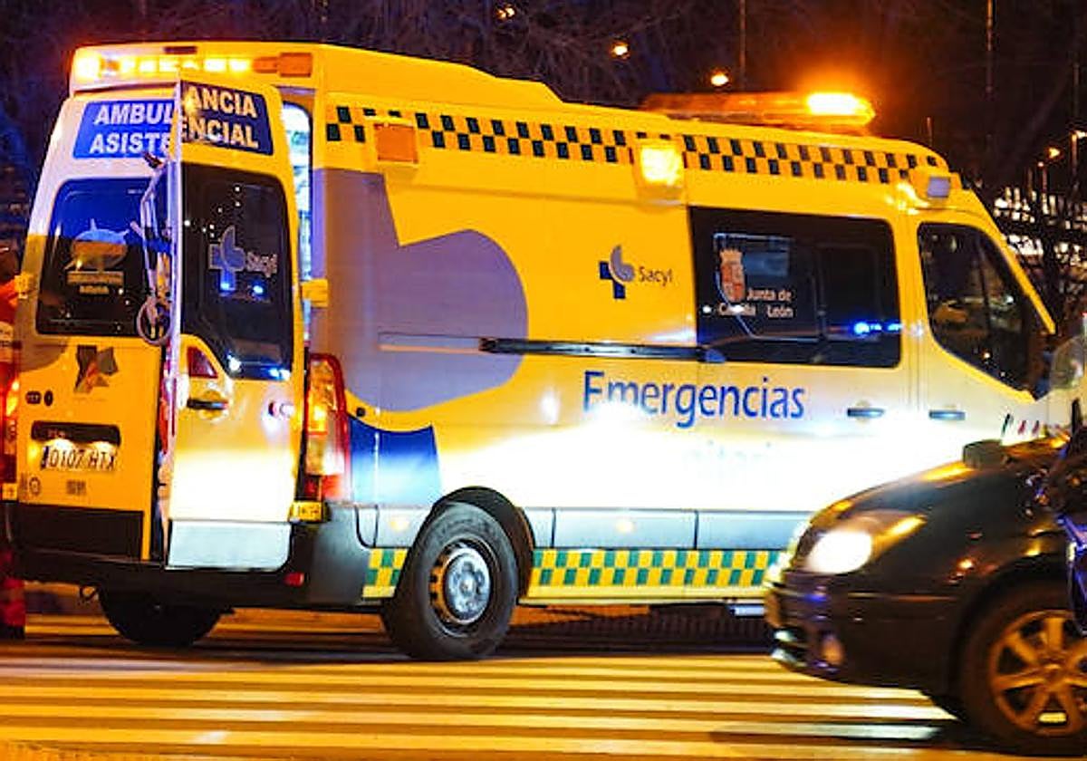 Una ambulancia, estacionada en la capital.