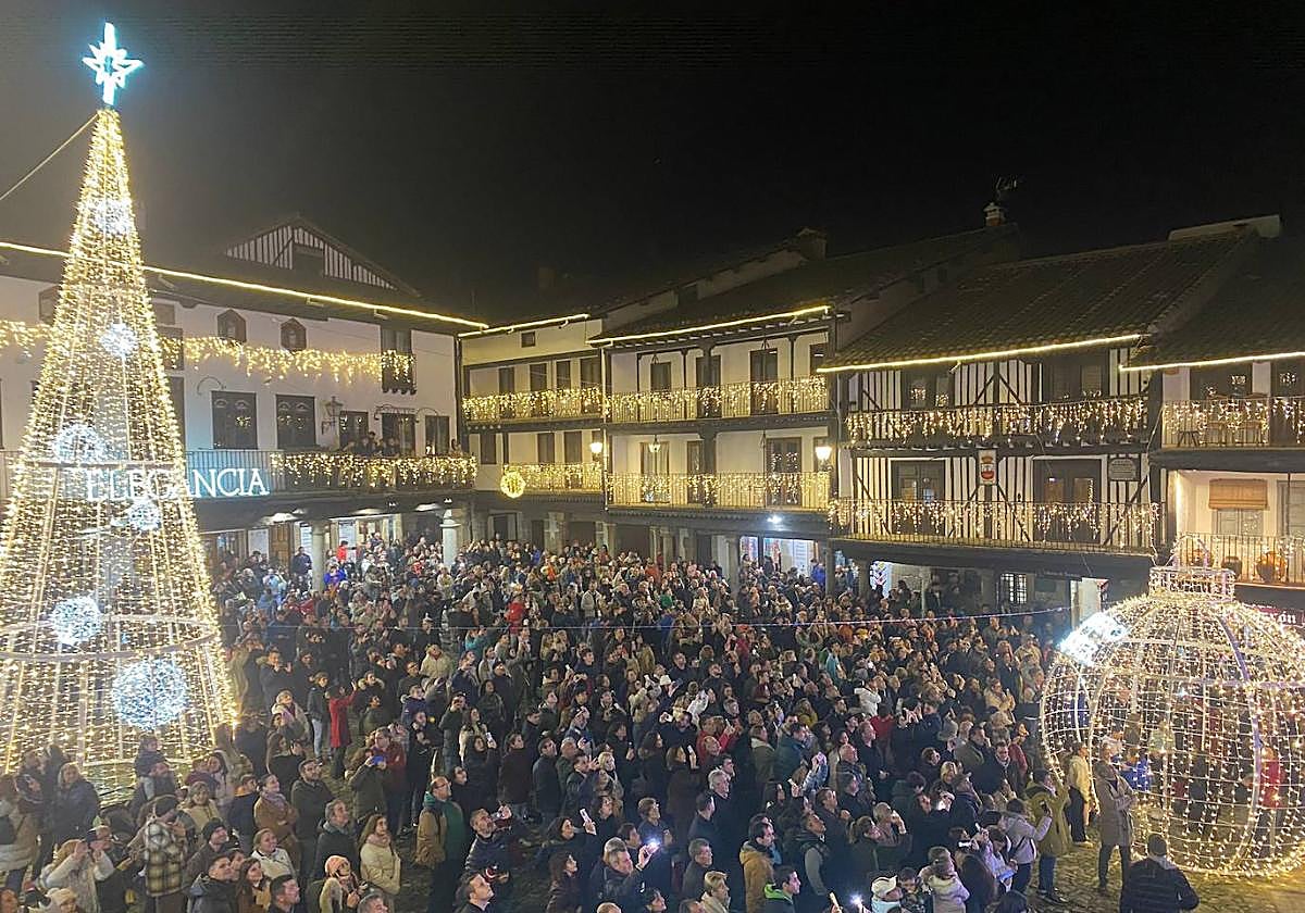 Imágenes del encendido oficial y la gala celebradas el año pasado en La Alberca.