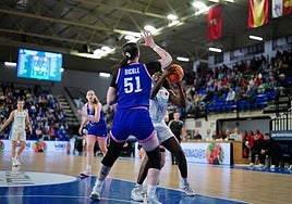Imagen del partido de Eurocup que, en la tarde de este miércoles, han disputado el Perfumerías Avenida y el Neptunas lituano.