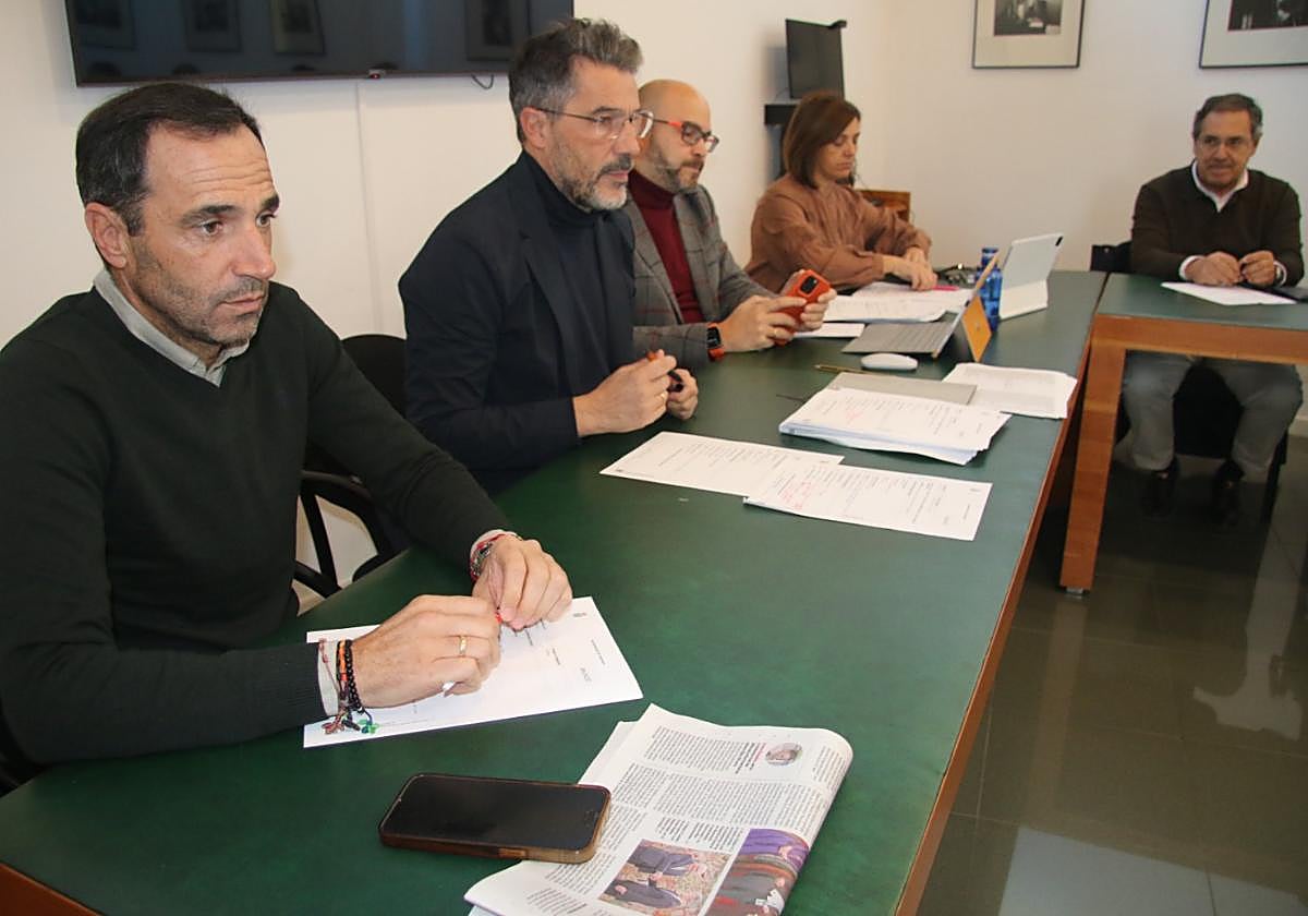 Salvador Ruano, Ángel Peralvo, Daniel Velasco, Soledad García y Víctor Zato, en la sesión plenaria.