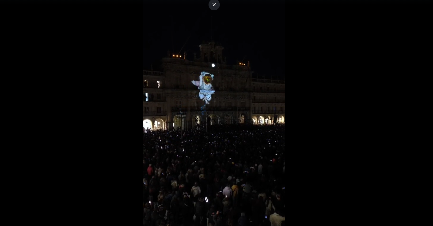 Disfruta del increíble videomapping del cuento del astronauta que dejó sin palabras a los presentes en la Plaza Mayor