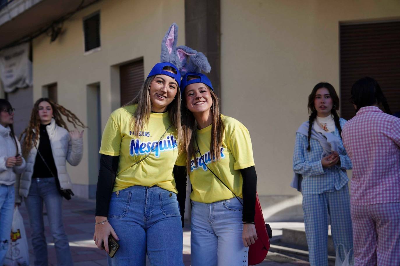 Los Minions, Winnie de Pooh y Mario Bros disfrutan de la fiesta en la Facultad de Educación