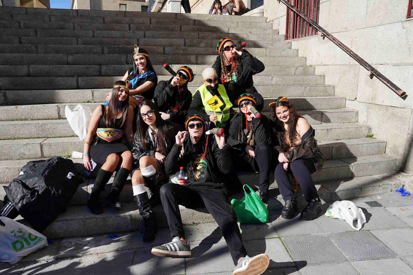 Los Minions, Winnie de Pooh y Mario Bros disfrutan de la fiesta en la Facultad de Educación