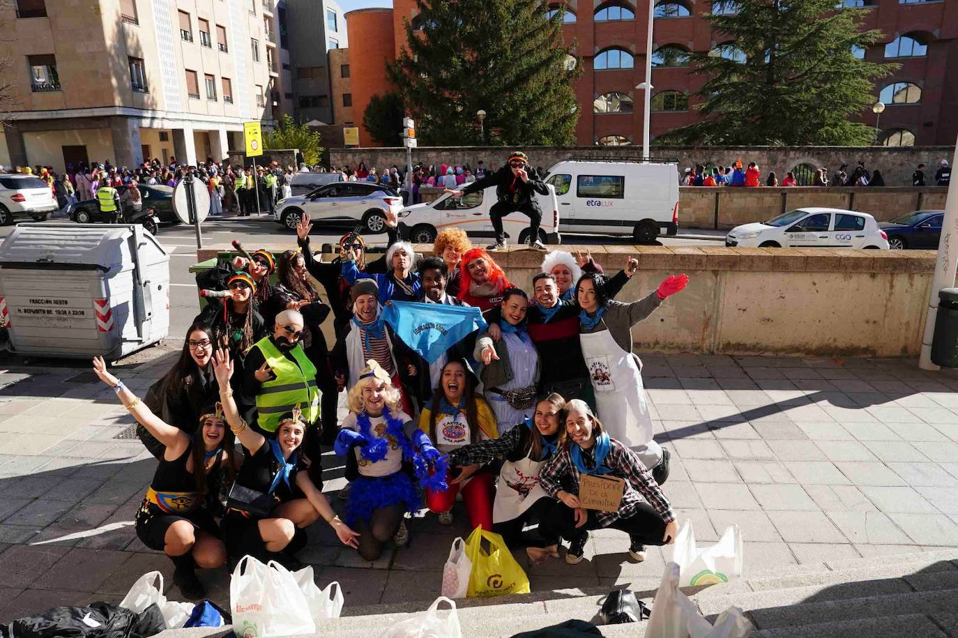 Los Minions, Winnie de Pooh y Mario Bros disfrutan de la fiesta en la Facultad de Educación