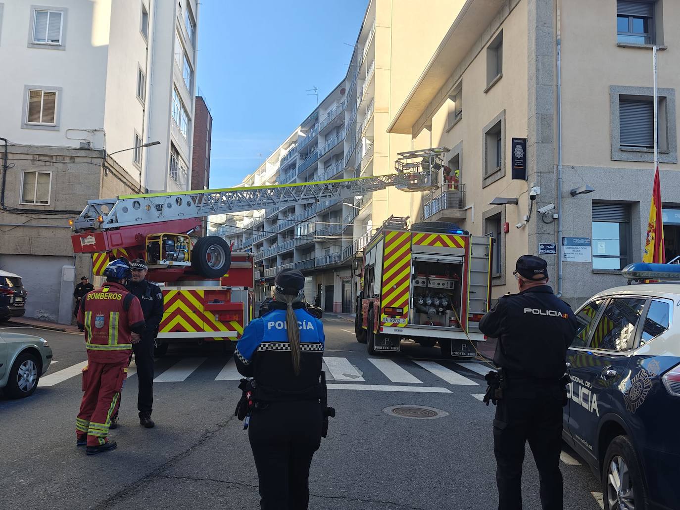 Dos personas &#039;rescatadas&#039; de la comisaría de Policía de Béjar en un simulacro conjunto con los Bomberos