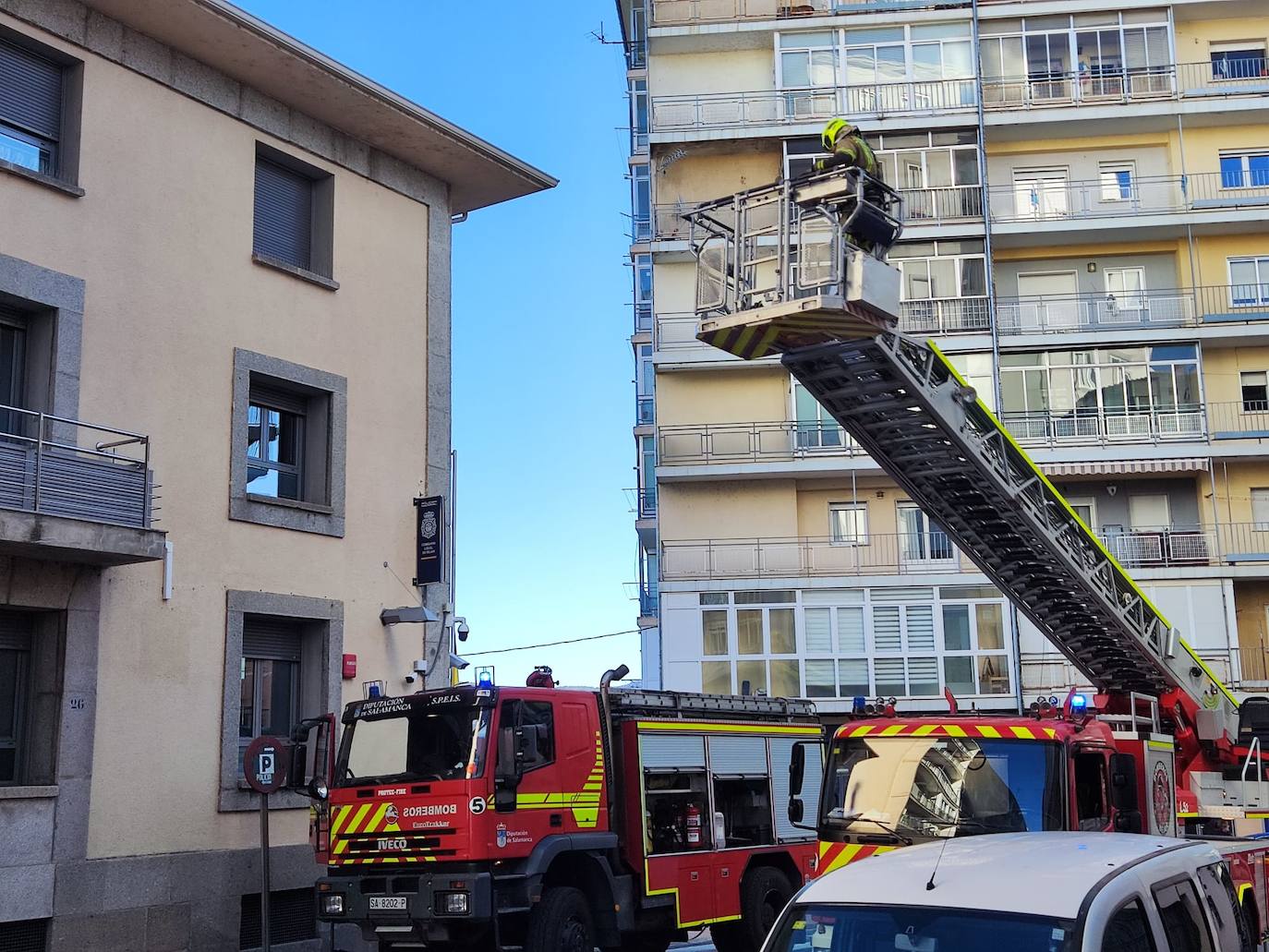 Dos personas &#039;rescatadas&#039; de la comisaría de Policía de Béjar en un simulacro conjunto con los Bomberos