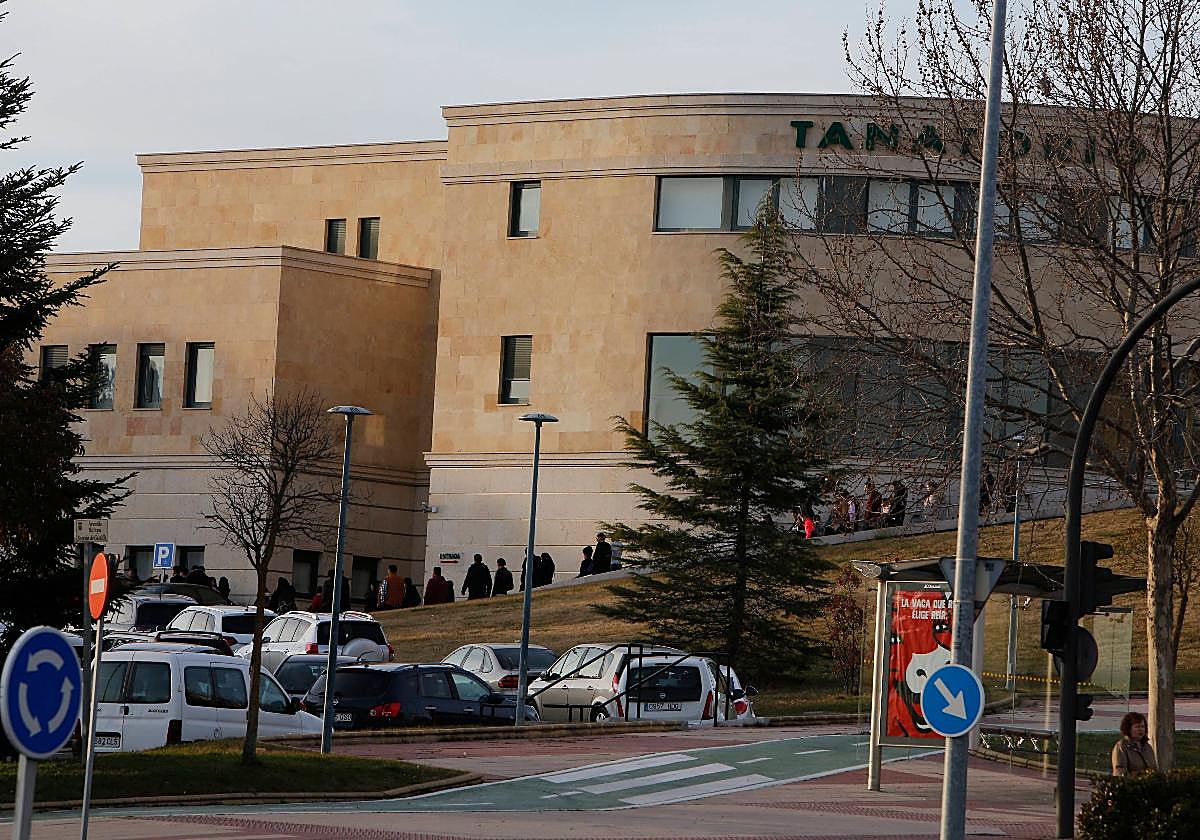 Uno de los últimos detenidos robó en al menos de una decena de coches en pocos días en el tanatorio.