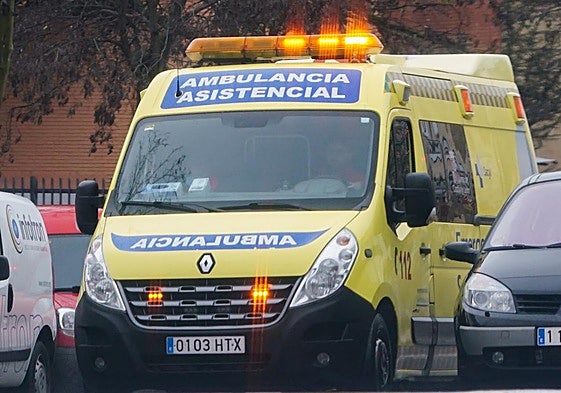 Imagen de una ambulancia de servicio.