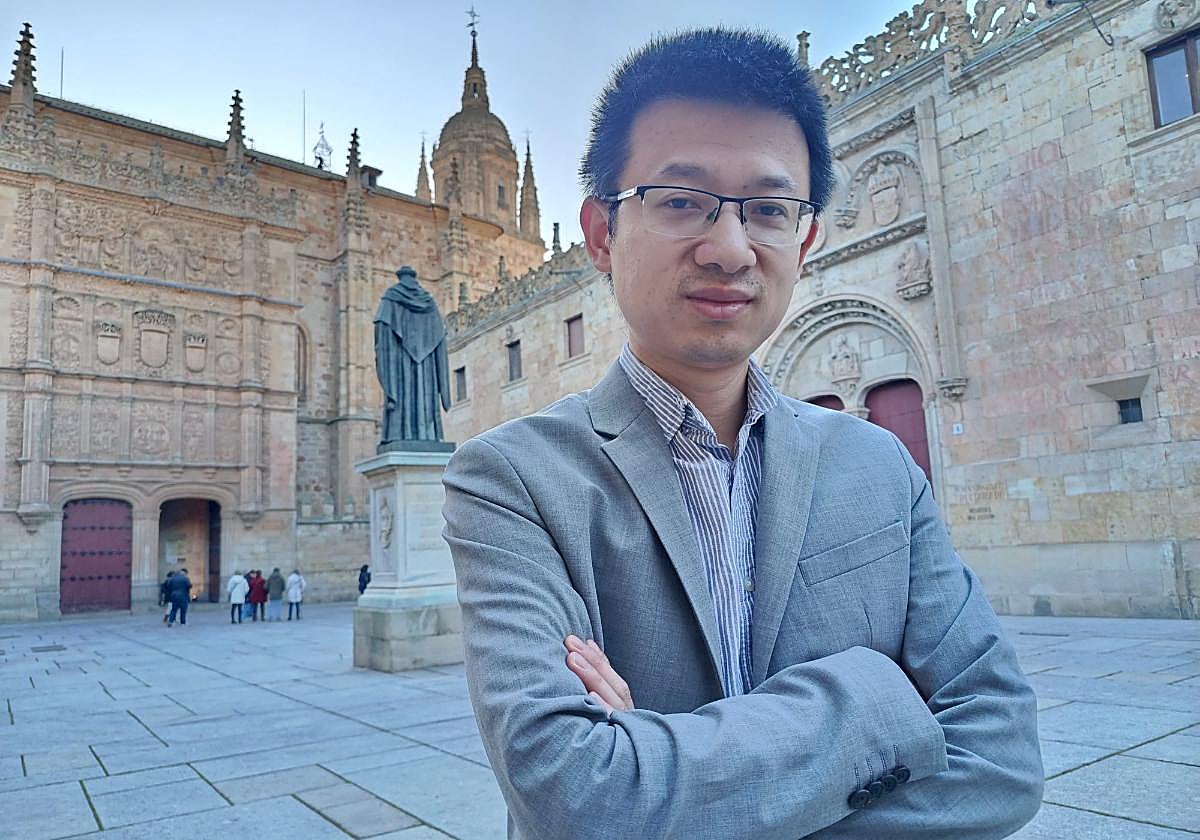 El presidente de la Asociación de Estudiantes Chinos en Salamanca y Ávila ha organizado para hoy el XII concurso de canto en el Juan de el Enzina.