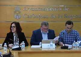 Noemí Fernández, José Álvarez y el alcalde de Carbajosa, Pedro Samuel Martín.