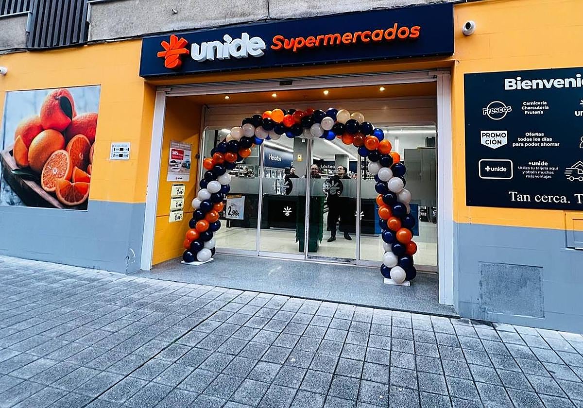 La entrada de un supermercado Unide.