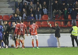 Mario Simón, pidiendo la revisión del penalti de Encuentra en O Couto.