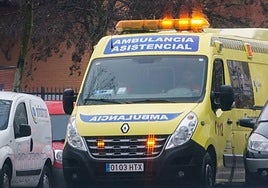 Una ambulancia, de servicio por Salamanca.