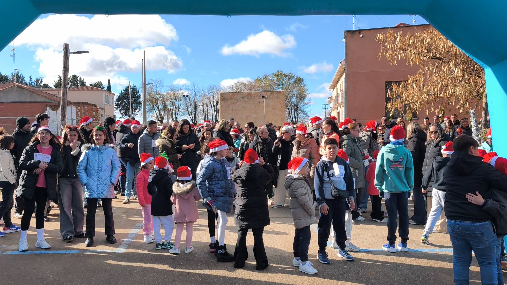 Pasos solidarios con acento navideño en Babilafuente