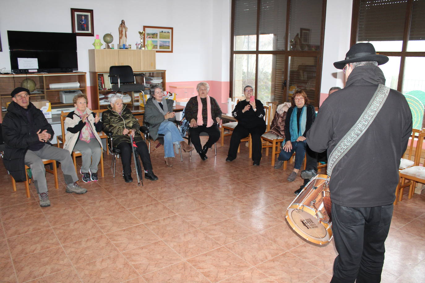 Gallegos de Solmirón disfruta de una castañada
